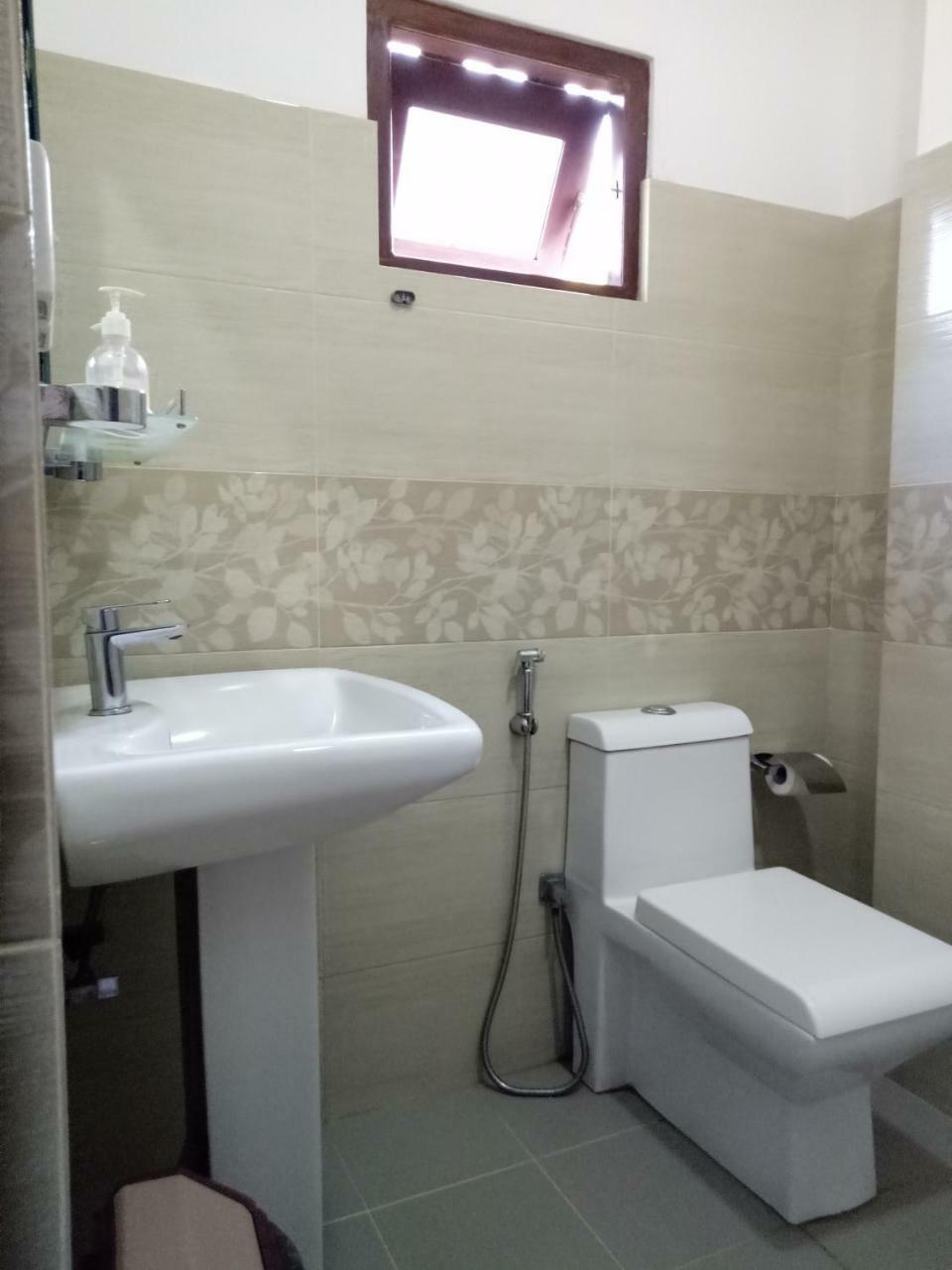 Otha Shy Airport Transit Hotel คาตุนายากา ภายนอก รูปภาพ